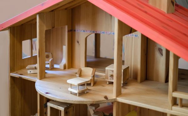 Doll House Assembly in Lake Zurich